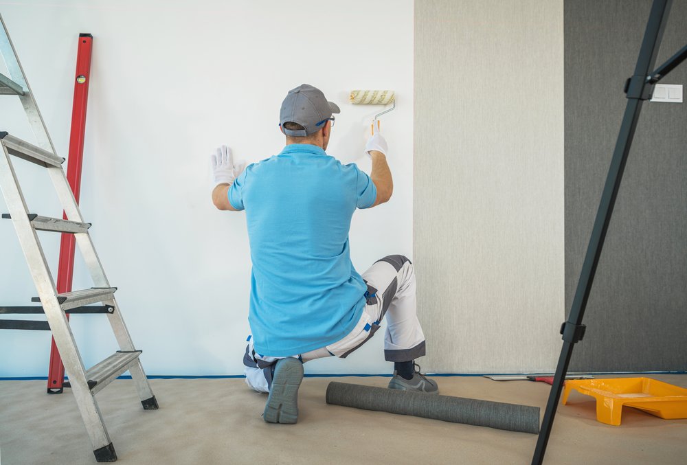 Huur een professionele renovlies behanger uit Den Haag en krijg 10% korting op het behangen en sauzen van je nieuwbouwwoning.